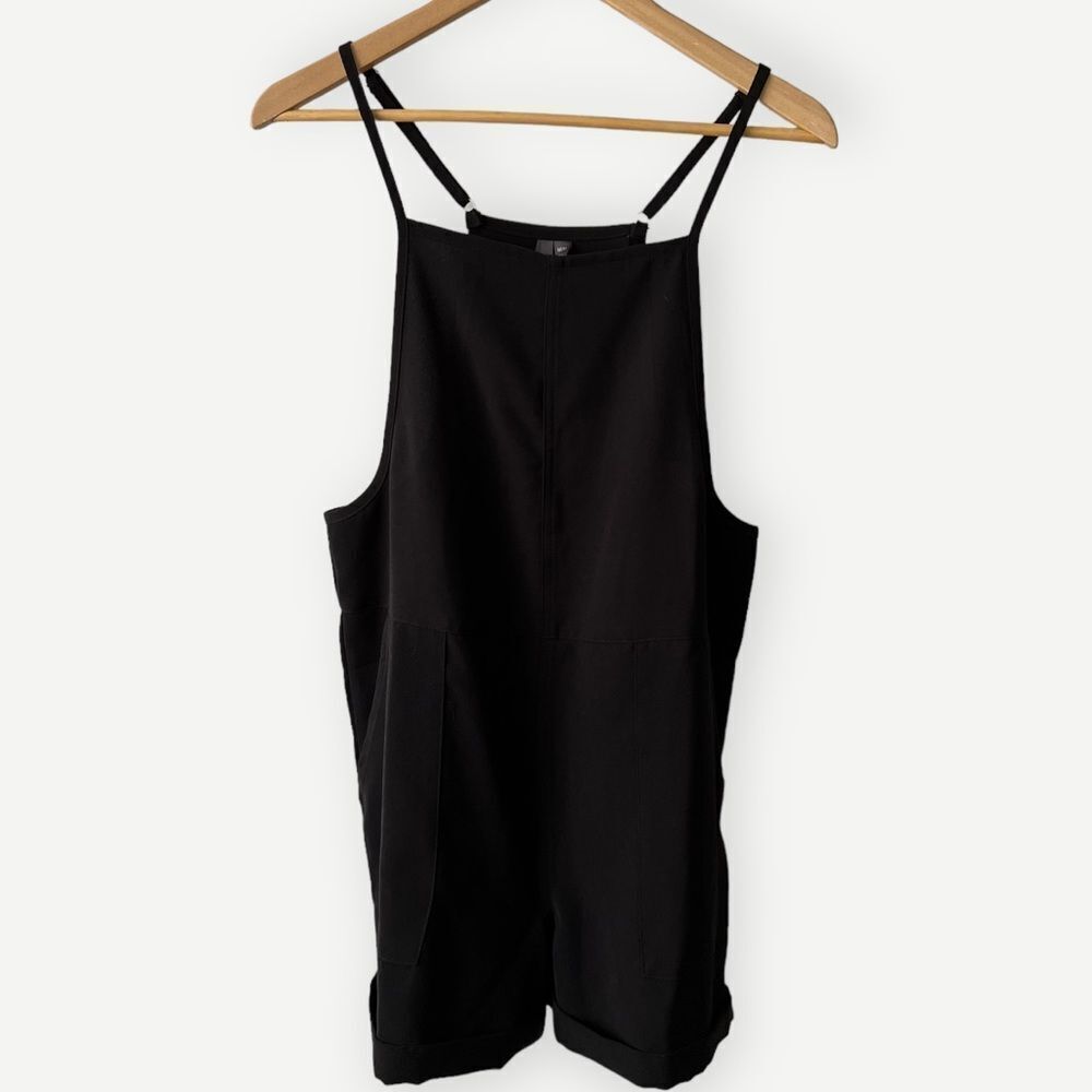 Orb Life Sleeveless Black Shortie Shorts Jumpsuit Romper One Piece. Medium. NEW.